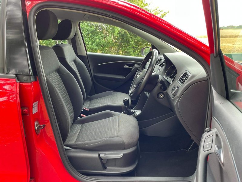 VOLKSWAGEN POLO