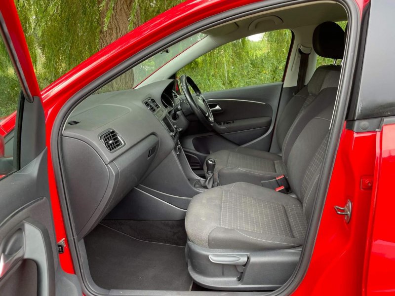 VOLKSWAGEN POLO