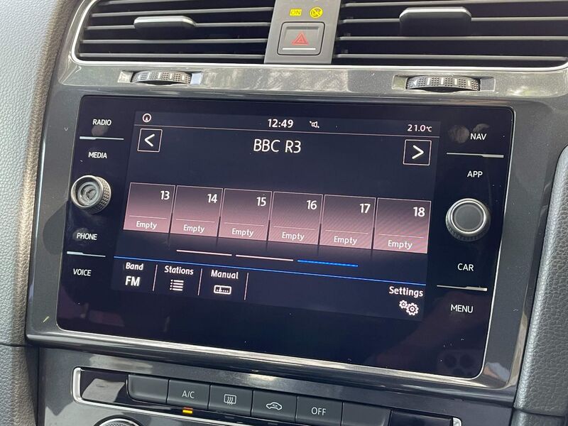VOLKSWAGEN GOLF