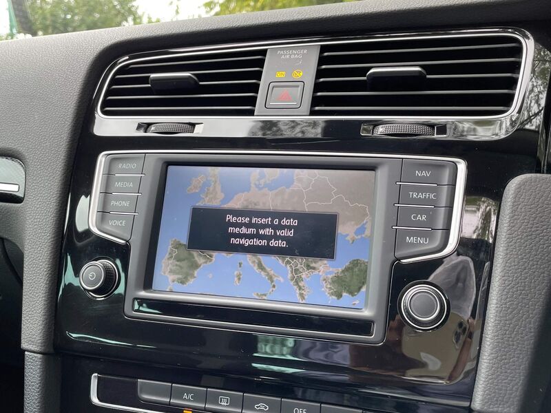 VOLKSWAGEN GOLF