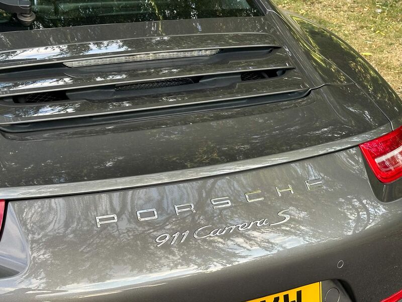 PORSCHE 911