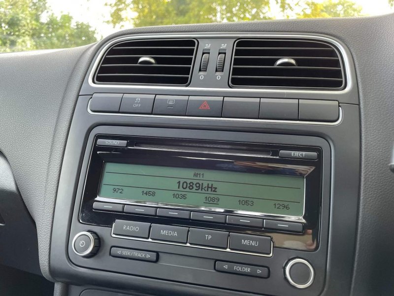 VOLKSWAGEN POLO