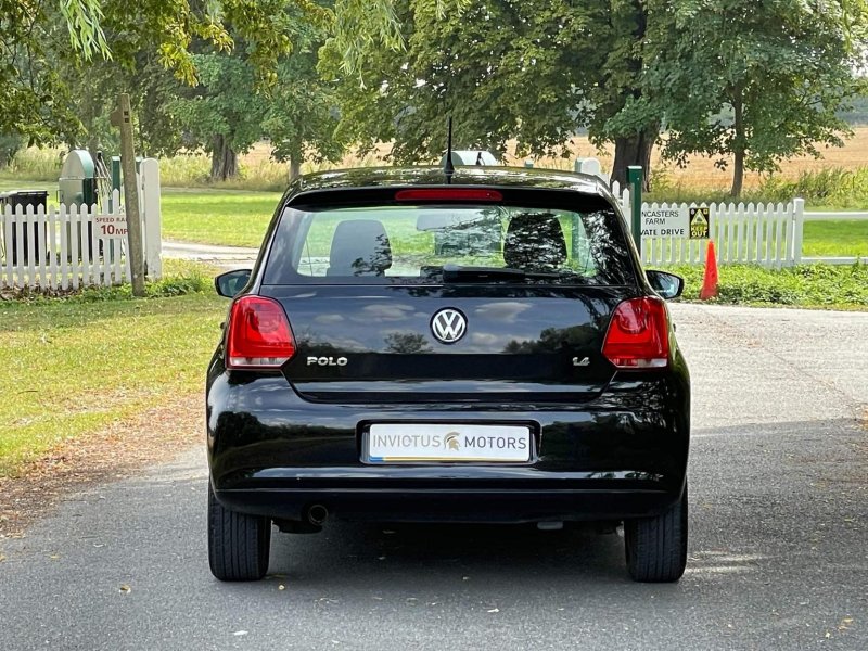 VOLKSWAGEN POLO