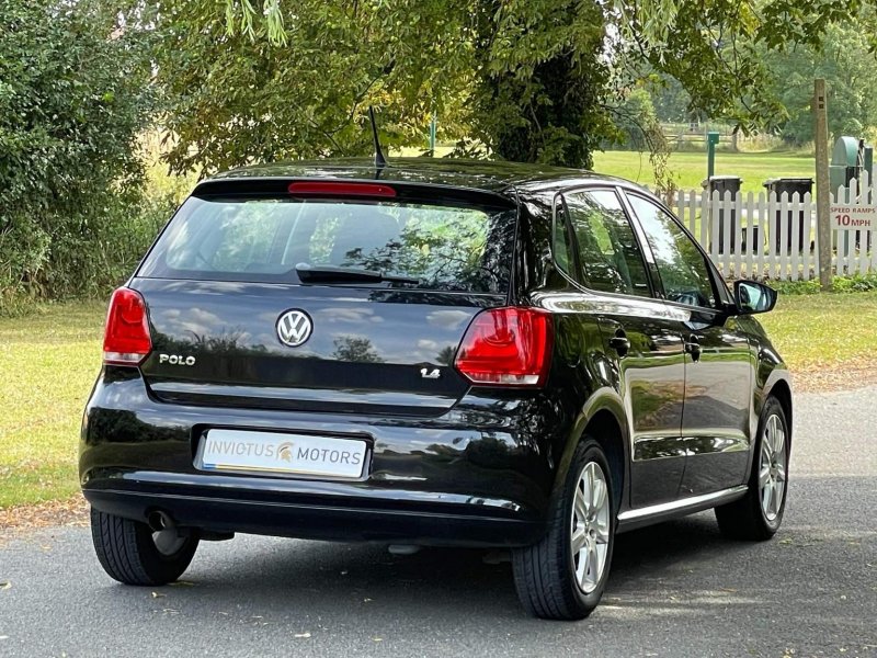 VOLKSWAGEN POLO