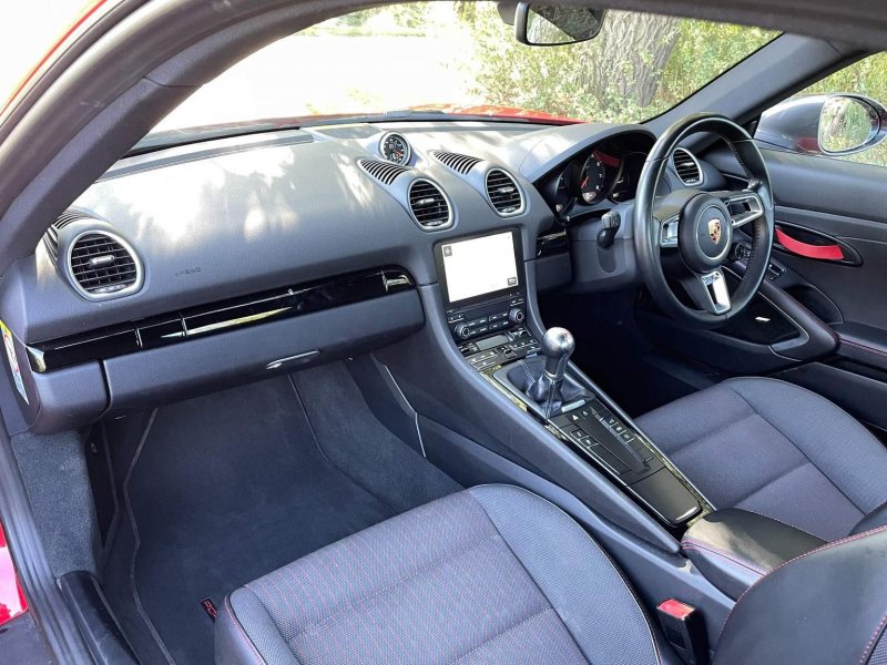 PORSCHE 718
