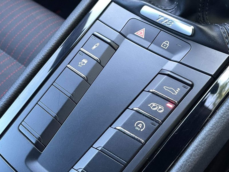 PORSCHE 718