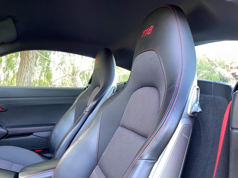 PORSCHE 718