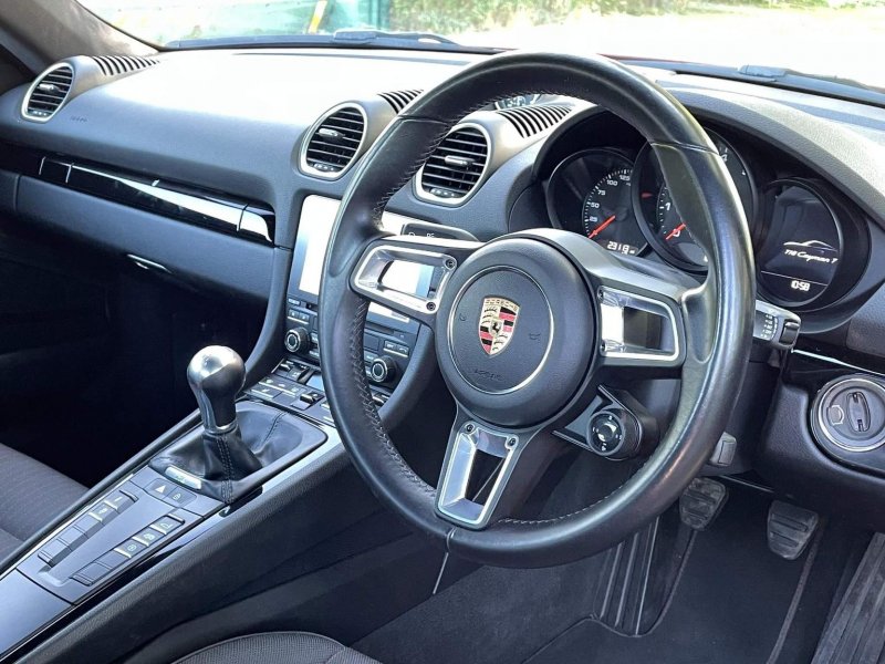 PORSCHE 718