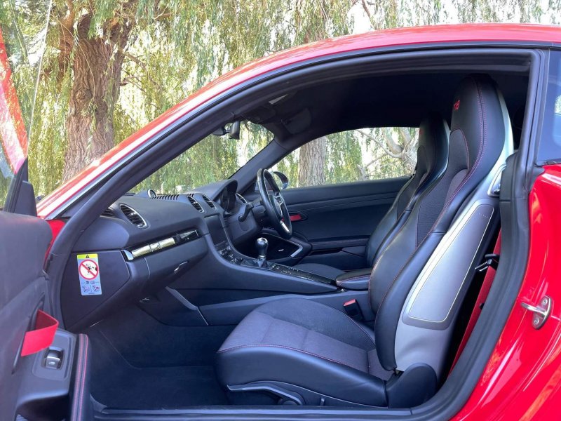 PORSCHE 718