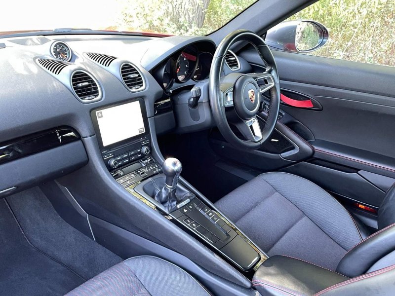 PORSCHE 718