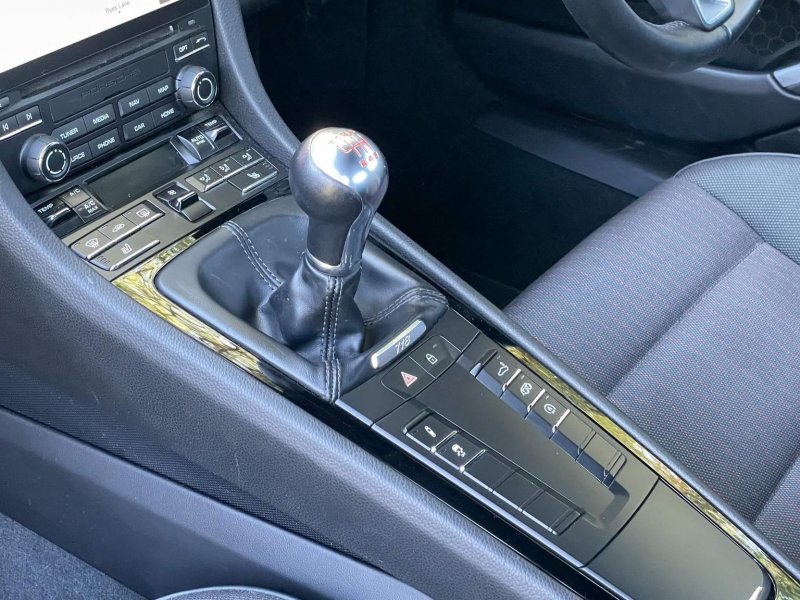 PORSCHE 718