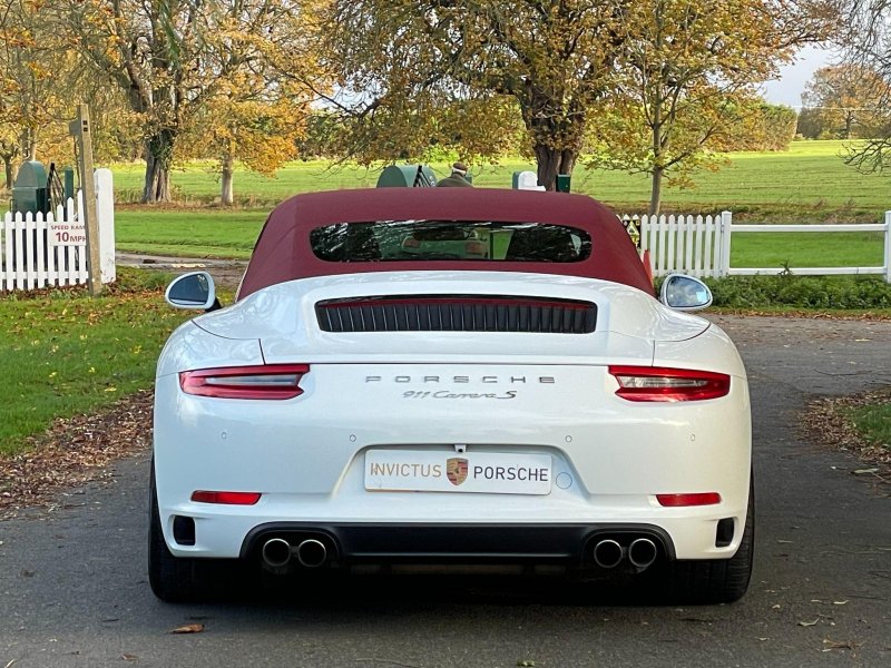 PORSCHE 911