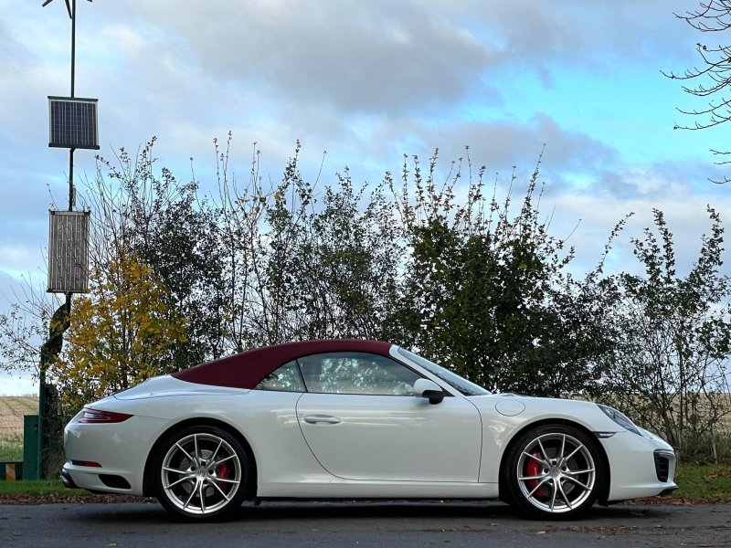PORSCHE 911