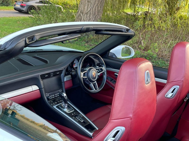 PORSCHE 911