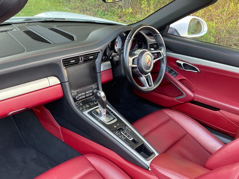 PORSCHE 911