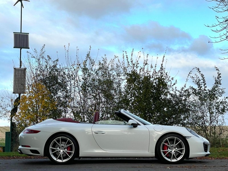 PORSCHE 911
