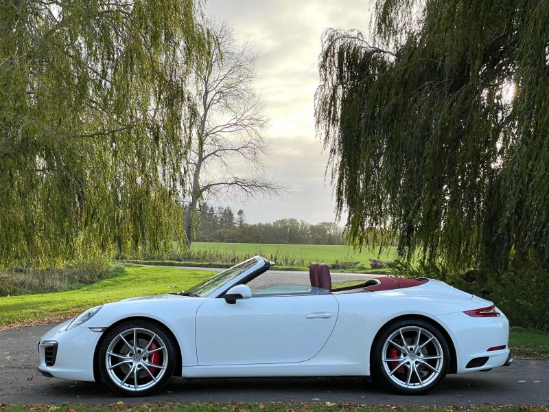 PORSCHE 911