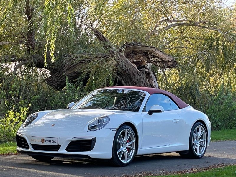 PORSCHE 911