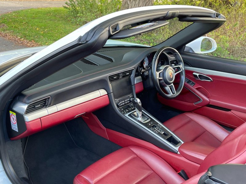 PORSCHE 911