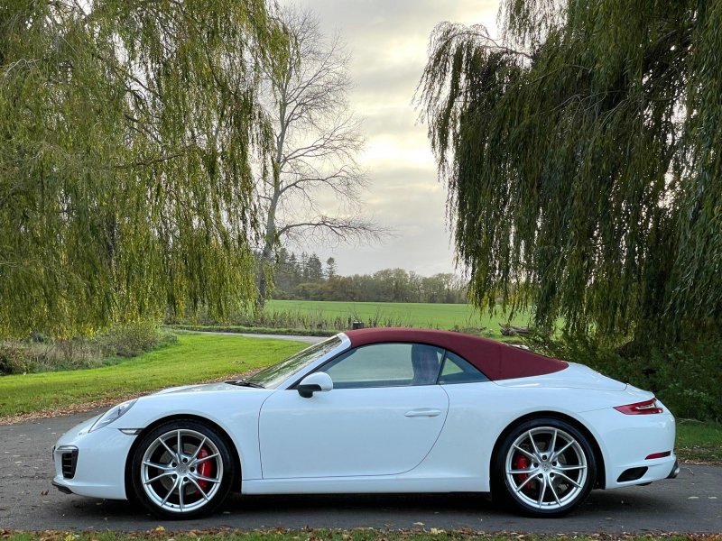PORSCHE 911