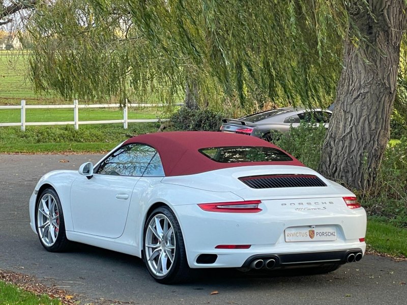 PORSCHE 911