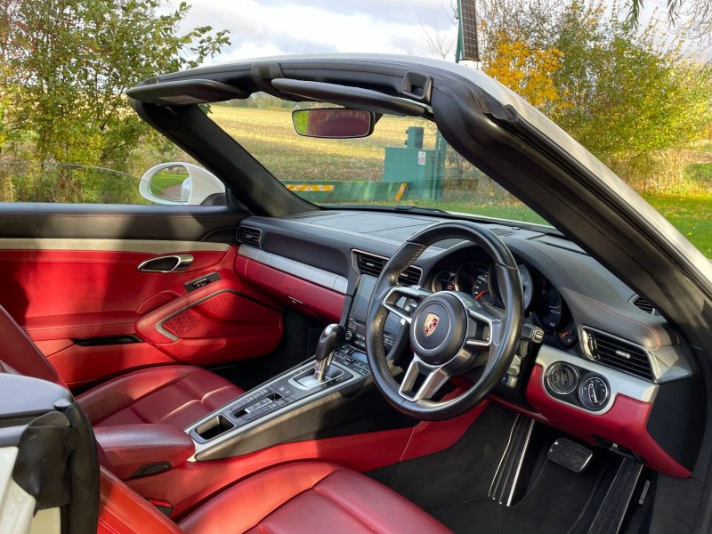 PORSCHE 911