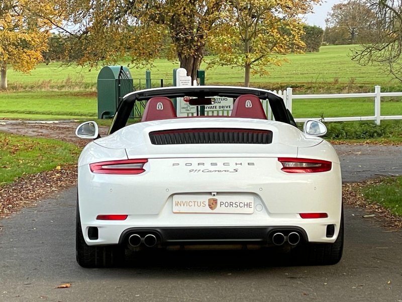 PORSCHE 911