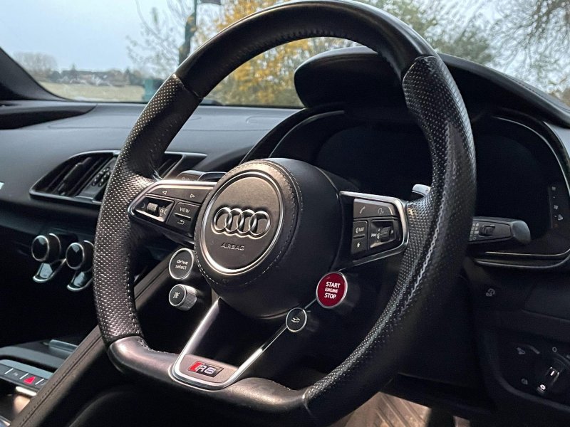 AUDI R8