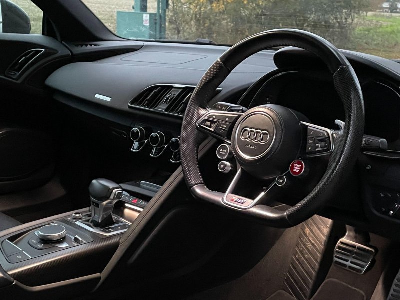 AUDI R8