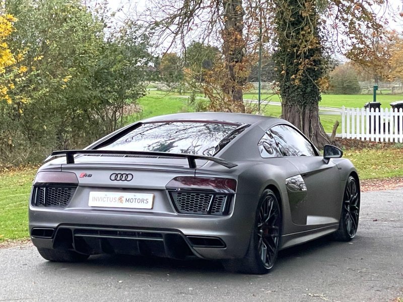 AUDI R8