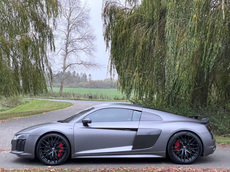 AUDI R8