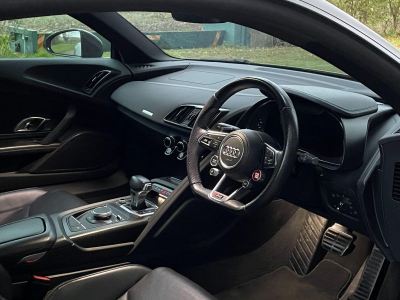 AUDI R8