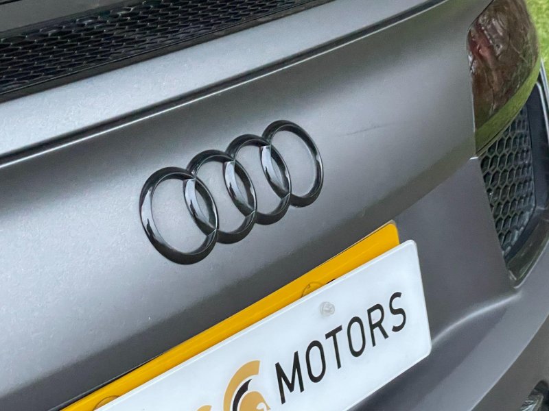 AUDI R8
