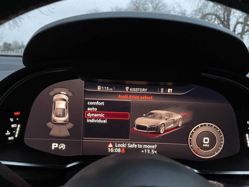 AUDI R8