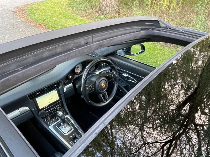 PORSCHE 911
