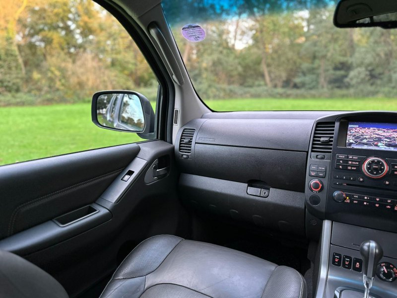 NISSAN NAVARA