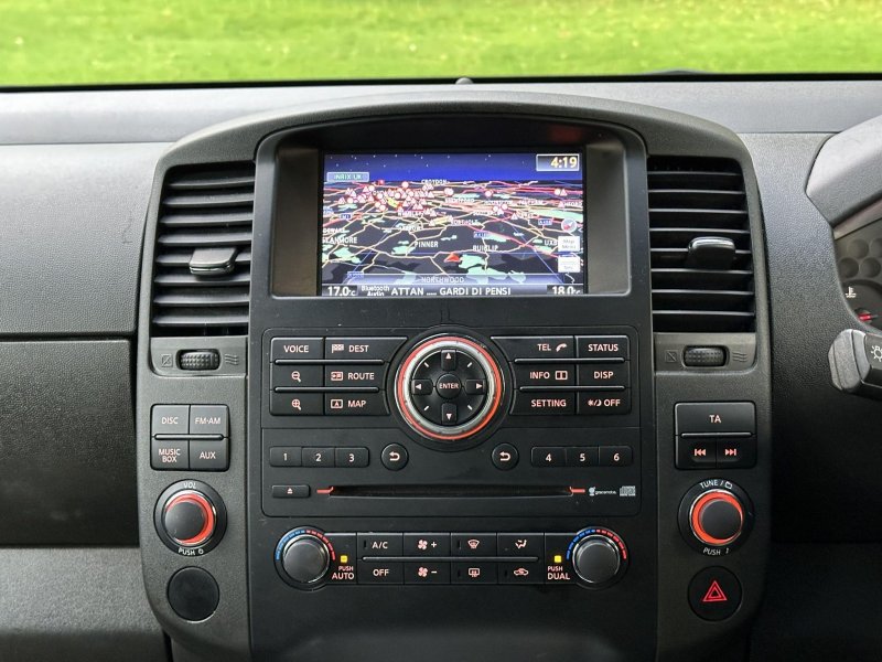 NISSAN NAVARA