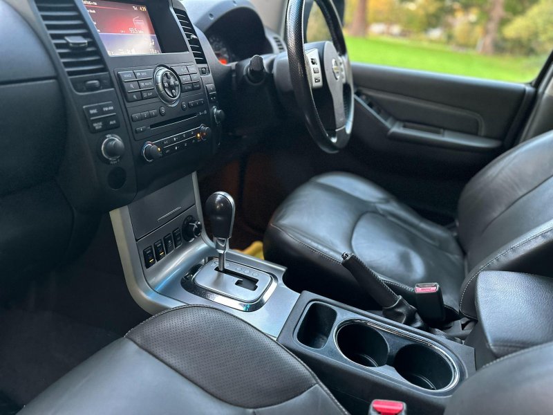 NISSAN NAVARA