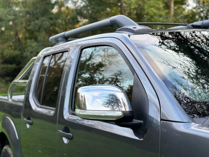 NISSAN NAVARA