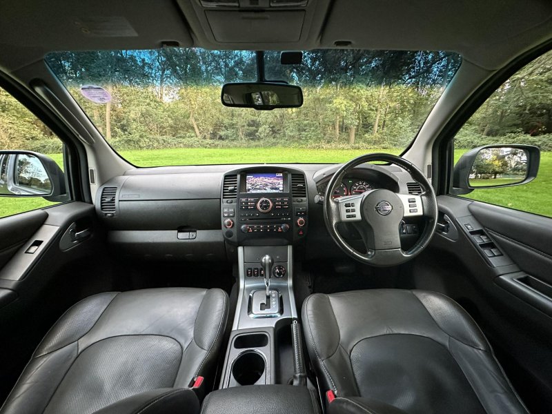 NISSAN NAVARA