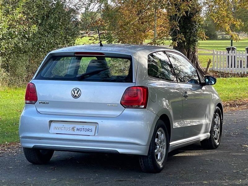 VOLKSWAGEN POLO
