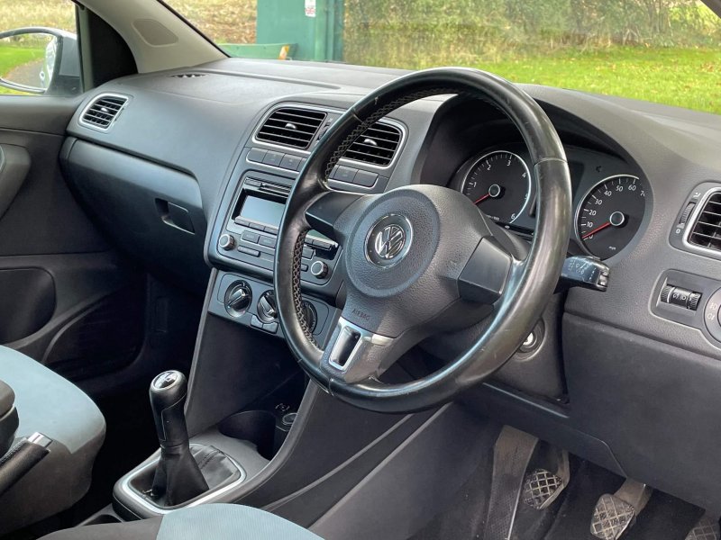 VOLKSWAGEN POLO