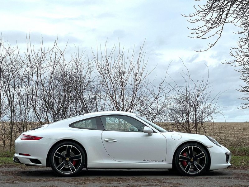 PORSCHE 911