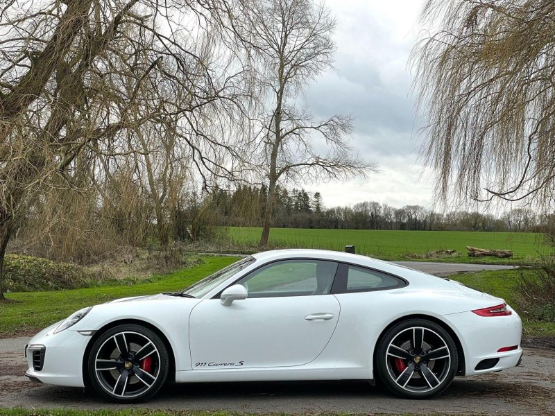 PORSCHE 911