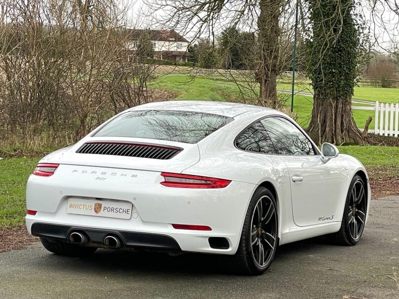 PORSCHE 911