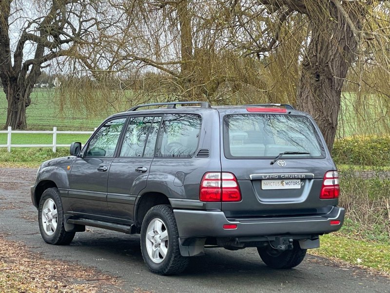 TOYOTA LAND CRUISER AMAZON