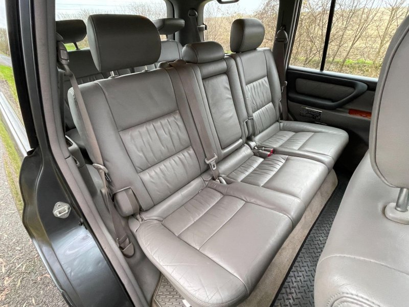 TOYOTA LAND CRUISER AMAZON