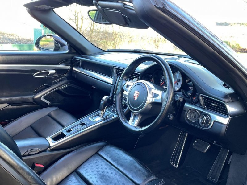 PORSCHE 911