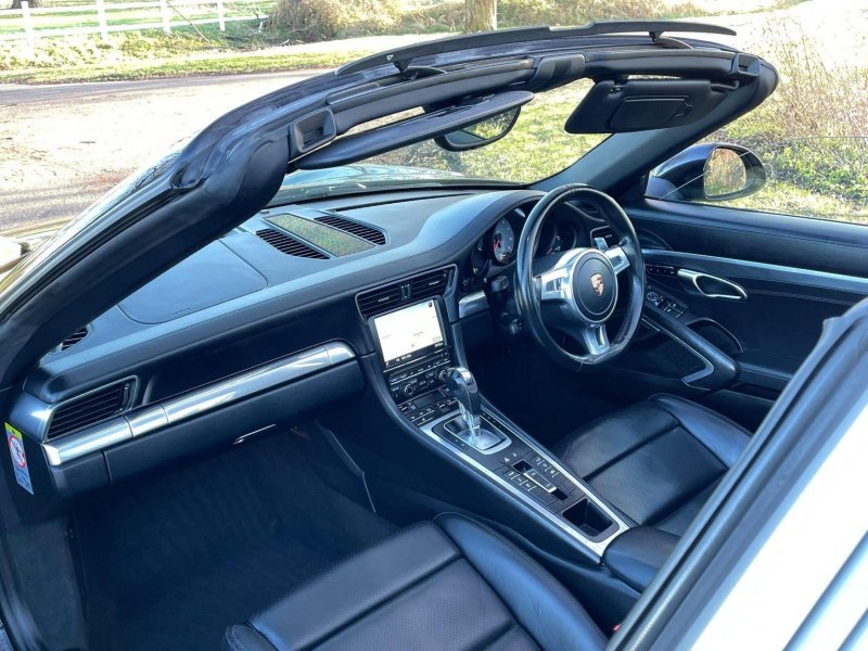 PORSCHE 911