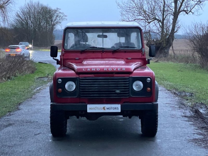 LAND ROVER DEFENDER 110